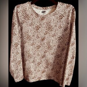 Women's medium long-sleeved animal print Lands' End crew neck T-shirt.